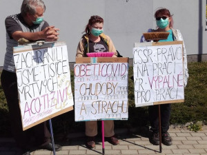 Pendleři na přechodu Folmava protestují proti povinné platbě za testy na koronavirus