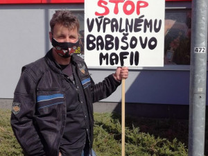 Pendleři na přechodu Folmava protestují proti povinné platbě za testy na koronavirus