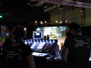 Studio Slavnosti svobody 2020 je připraveno, živý přenos zahájí v neděli úderem 11.00