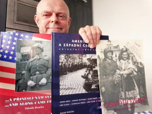Publicista a badatel Zdeněk Roučka s některými svými publikacemi