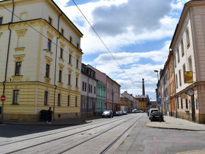 Rekonstrukcí projde tramvajová trať ve Sladkovského ulici, omezení dopravy se dotkne aut i tramvají