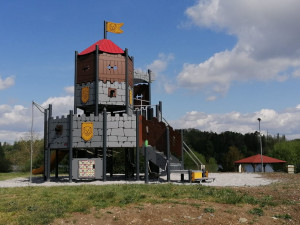 Škodaland má novou atrakci pro děti, vyrostl tam středověký hrad