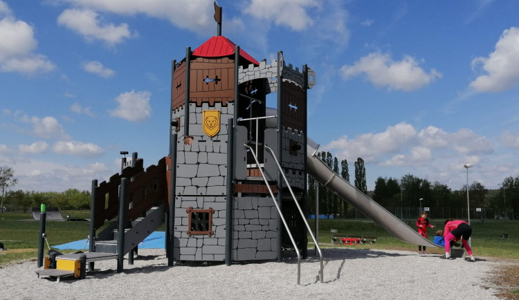 Středověký hrad je novou atrakcí ve Škodalandu