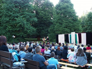 divadelní spolek Jezírko.