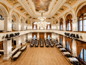 prázdný sál Měšťanské Besedy