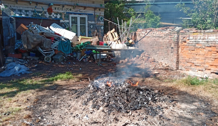 místo pálení odpadu