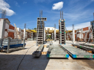 Pro vědeckou knihovnu Plzeňského kraje vyrůstá na Borech nový depozitář