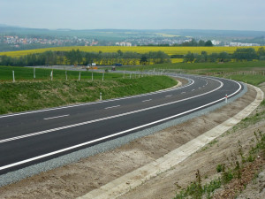 Nový úsek silnice přivede motoristy bezpečně ze Stříbra až na dálnici D5