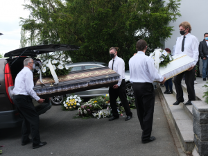 Slzy, pláč a smutek, lidé se loučili se čtyřmi obětmi tragické nehody na přejezdu