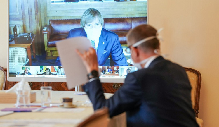 O půlnoci na pondělí skončí nouzový stav, trval 66 dní