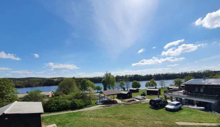 kemp Keramika na Hracholuské přehradě