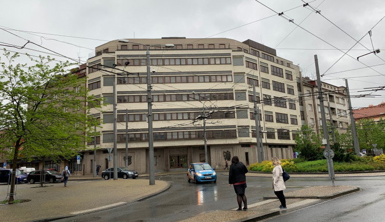 Na prodej bude i toto bývalé krajské sídlo KSČ a pozdější právnická fakulta na Americké třídě