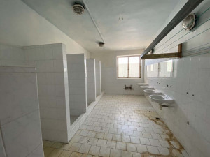 Areál stanového centra pro bezdomovce je na prodej, město chce získat 100 milionů