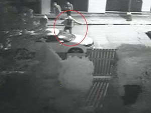 Vandalové bezdůvodně poničili zaparkovaná vozidla