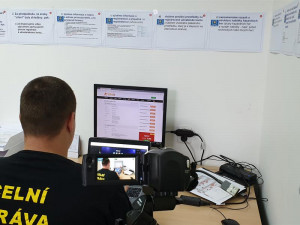 Celníci z Plzeňského kraje pročesávají internet a pátrají po nelegálních hernách