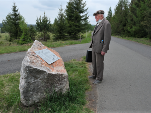 Miloslav Čejka navštívil místo, kde stávala dnes již zaniklá jeho rodná obec Záběhlá