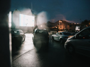 Autokino už má za sebou první promítací víkend