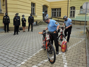 Nová elektrokola dostali do své výbavy strážníci z centrálního plzeňského obvodu