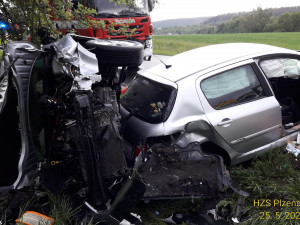 Dva automobily se srazily poblíž Šťáhlav