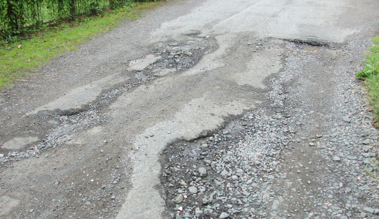 Obce dostanou méně peněz na své obyvatele, nebudou mít na opravu silnic a jiné investice