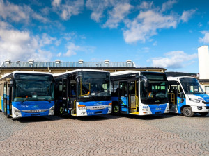 Nový autobusový přepravce zahájí zkušební provoz v kraji za dva týdny, ČSAD střídá Arriva