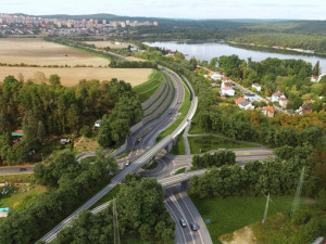 Práce na stavbě 1,4 km dlouhého úseku východního okruhu u Boleváku běží naplno
