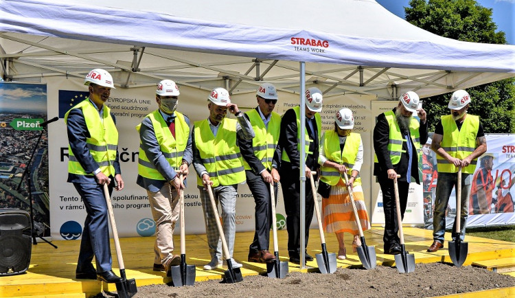 Slavnostní zahájení stavby retenční nádrže na Vinicích