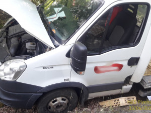 Pečivo se rozlétalo z havarované dodávky široko daleko, řidič vyvázl s lehkým zraněním