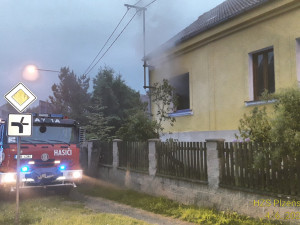 požár rodinného domu v Plzni na Bílé Hoře