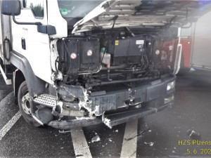 Řidič (81) nákladního automobilu nedal přednost v jízdě a způsobil těžkou nehodu