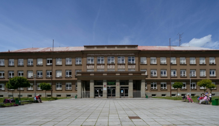 Celé čtvrté patro za 47 milionů začala přistavovat 20. základní škola v Brojově ulici