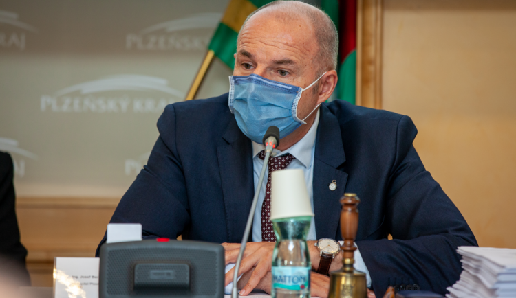 Josef Bernard: Platím teď za to, že jsem se možná dal dohromady s trošku špatnou partou