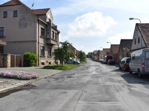 Ulice projde kompletní proměnou, přibudou nové chodníky nebo parkovací stání
