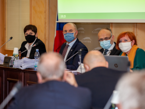 Za tímto stolem pro náměstky a hejtmana už nebude Josef Bernard sedávat