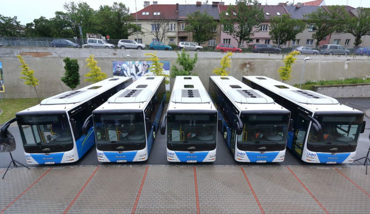 Na cestující čekají zcela nové autobusy vybavené moderními technickými vymoženostmi