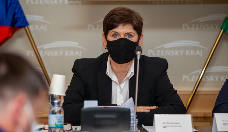 Krajskou kasu stráží náměstkyně hejtmana Marcela Krejsová. Po odvolání hejtmana na ni přešly jeho pravomoci