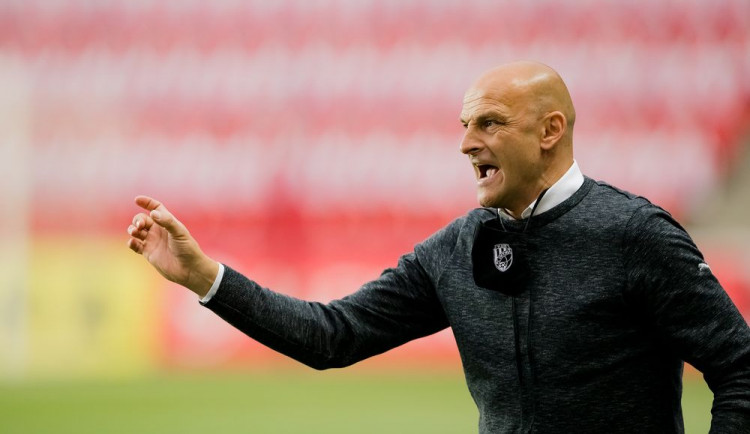 Trenér FC Viktoria Plzeň Adrian Guľa 