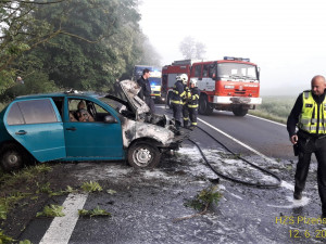 Hasiči i záchranáři měli ráno plné ruce práce, zasahovali u dvou vážných nehod