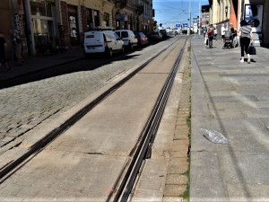 V Solní ulici je tramvajová trať ve velmi špatném stavu
