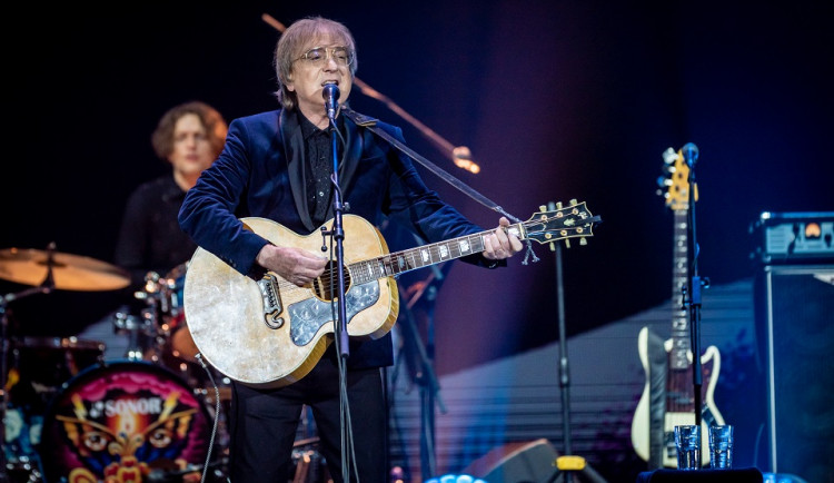 Divákům se ve své premiéře představí také filmový portrét Miro Žbirky “Meky“