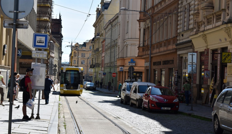 V Solní ulici je tramvajová trať ve velmi špatném stavu