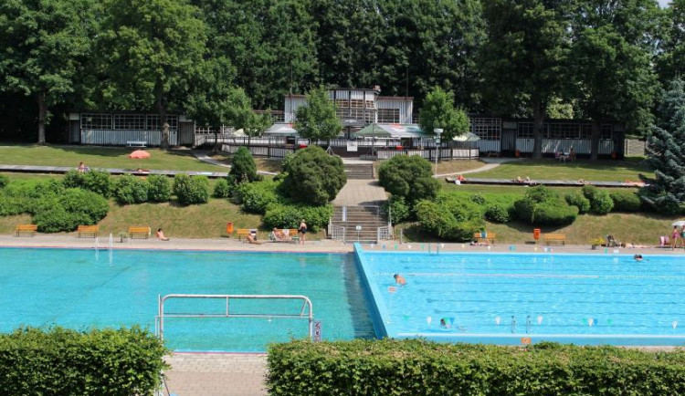 Na Tyršovo koupaliště do Dvora Králové budou moci návštěvníci už tento pátek