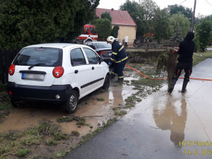 Přívalové lijáky se prohnaly mnoha obcemi kraje a zanechaly za sebou spoušť