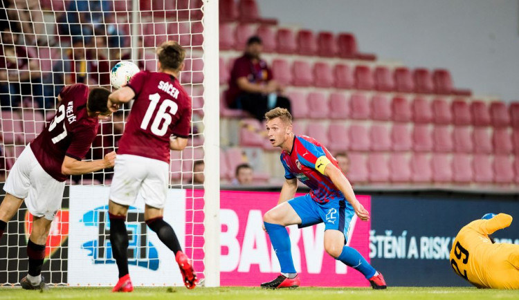 Sparta doma porazila FC Viktoria Plzeň 2:1 a je ve finále MOL Cupu