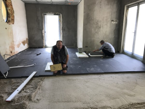 Nadšenci se spolku Bikeheart přeměňují zdevastovanou kuželkárnu v Centrum cyklistiky