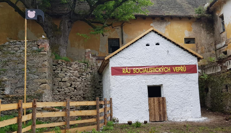Na Zelenou Horu se vrátili Černí baroni i ráj socialistických vepřů