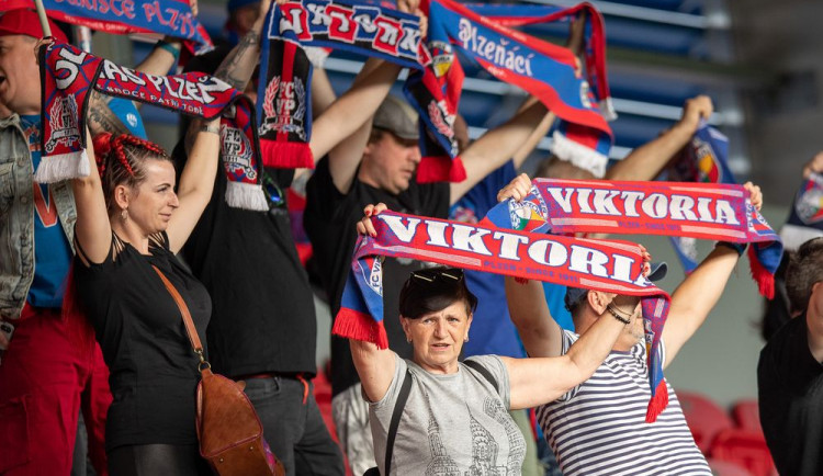 Na fotbal do Doosan Areny už mohou ti nejvěrnější fanoušci, i když zatím jen v omezeném množství