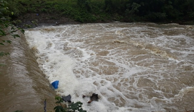 V nemocnici zemřel vodák, kterého vytáhli z rozvodněné Veličky