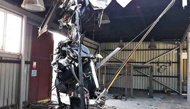 Policie začala stíhat firmu za tragický pád vrtulníku v Plzni