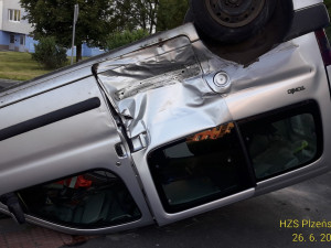 Při ranní nehodě dvou automobilů se zranili tři lidé